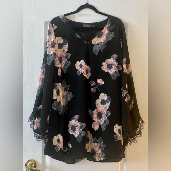 ASTR black floral mini dress size M - Picture 2 of 3
